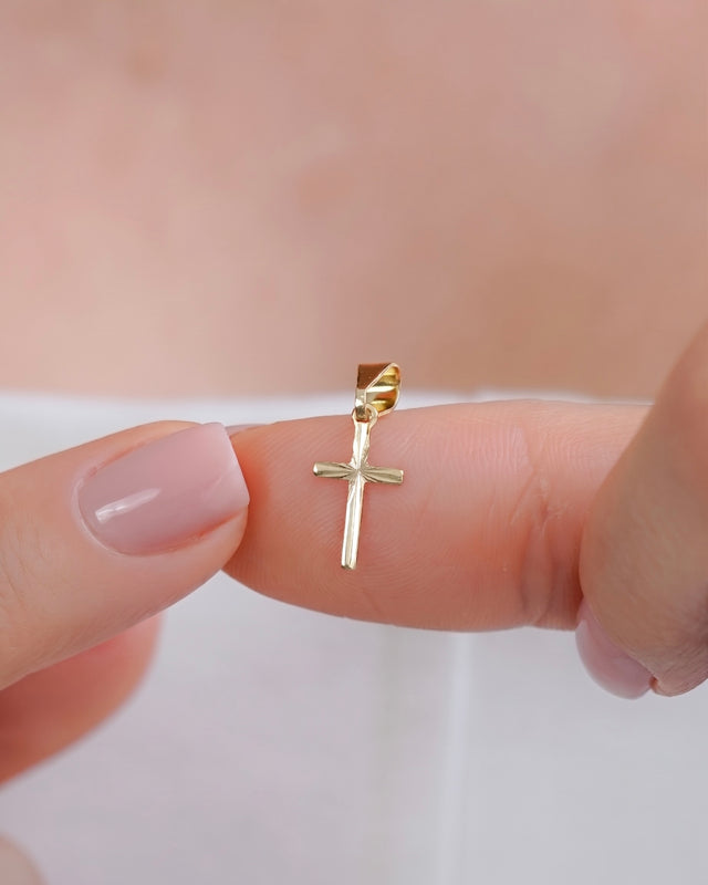 DIJE MINI CRUZ LISA PEQ 1.5CM